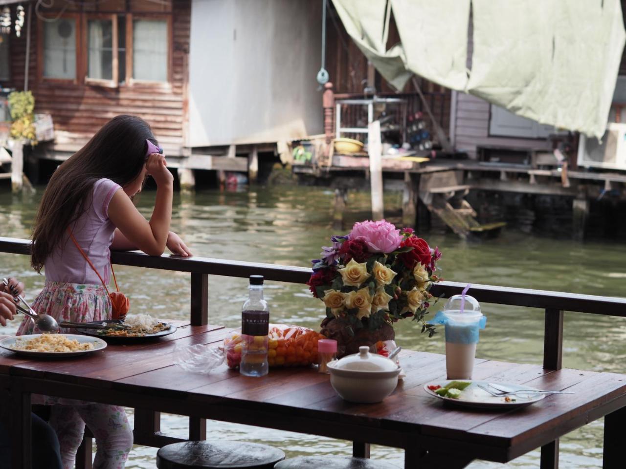 28 Place Bangkok Buitenkant foto